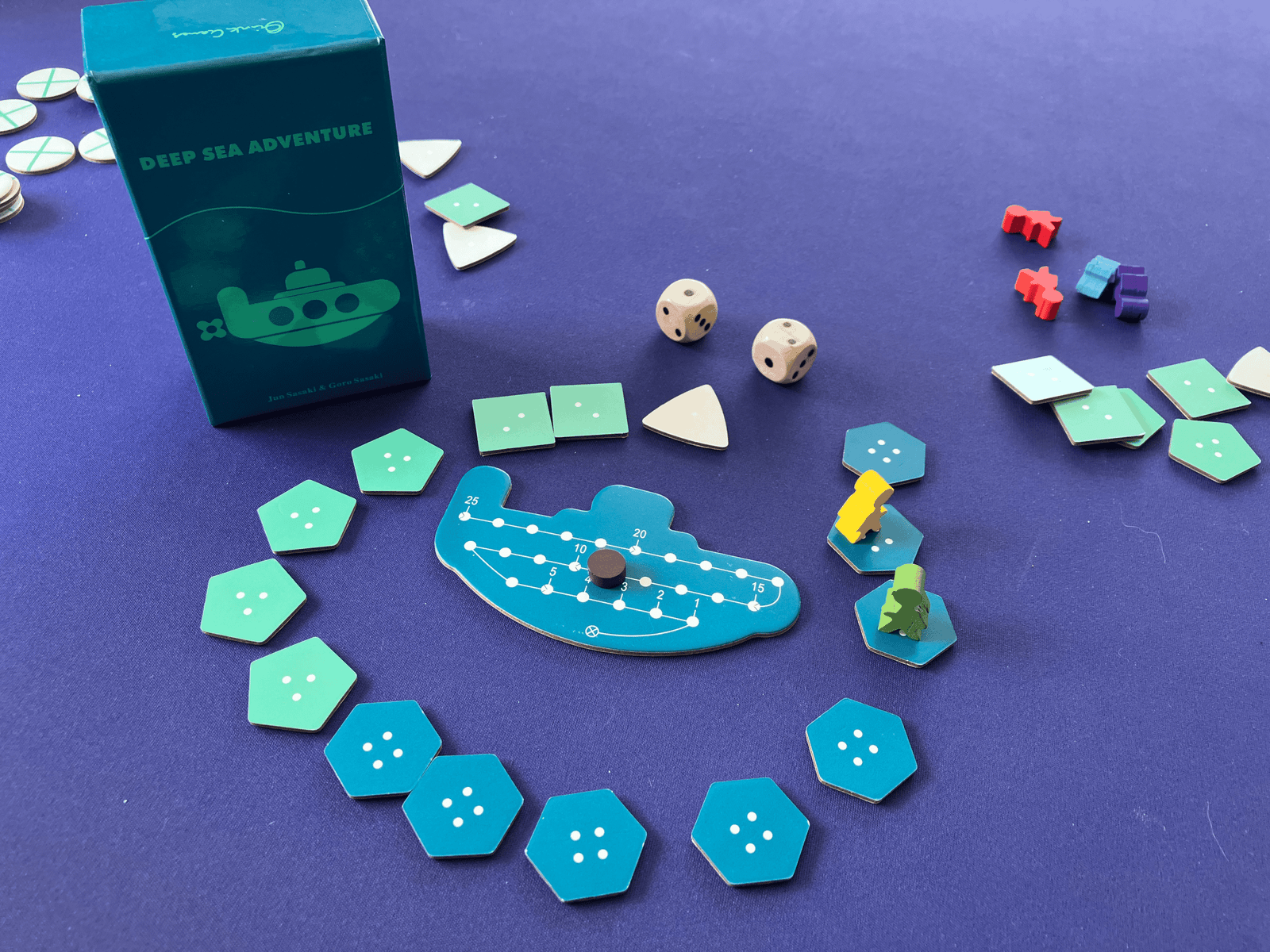 Deep sea Adventure game and components