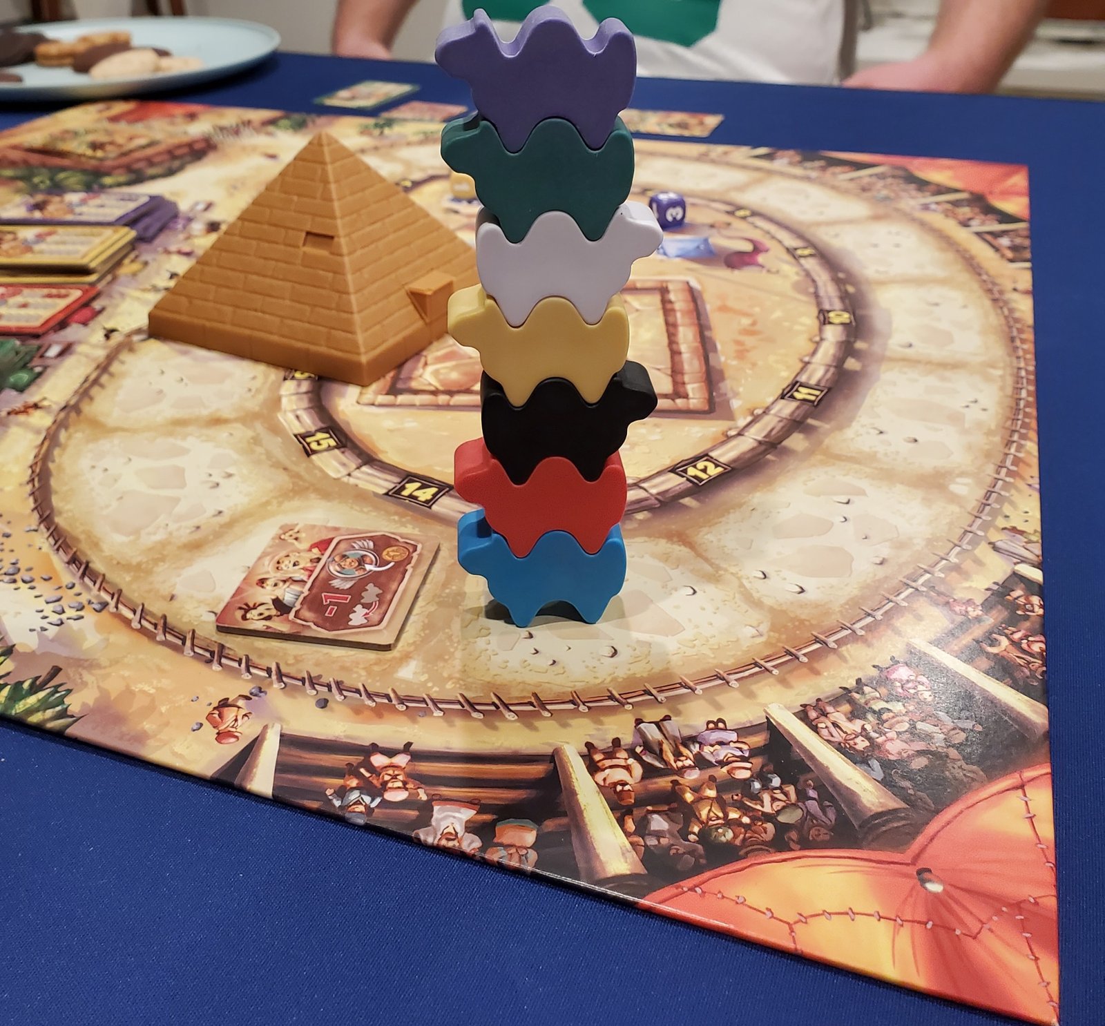 a stack of camels in Camel Up